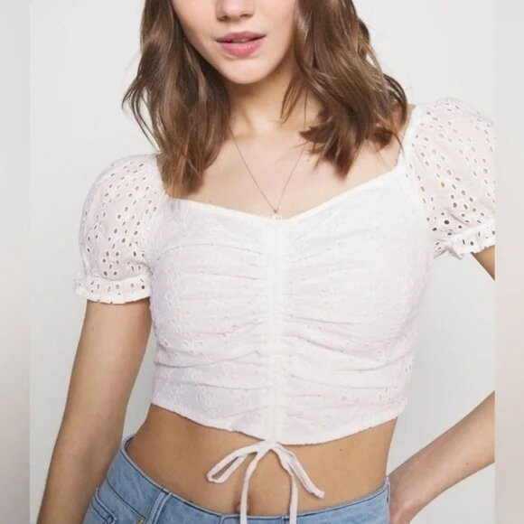 Hollister Eyelet Puff Sleeve Cropped Tee Ruched Size XS - Picture 1 of 4